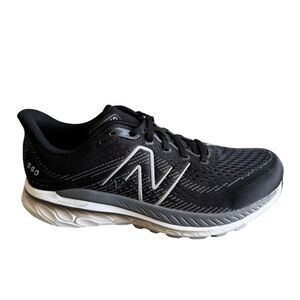New Balance Women's Black and White Athletic Shoes